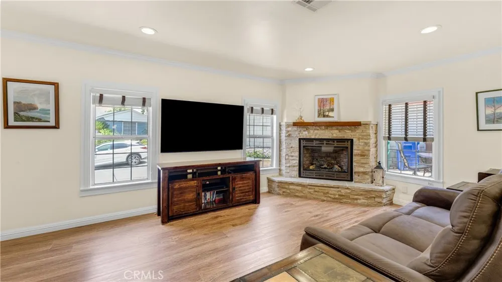 1232 E Elmwood Avenue Burbank, CA 91501
