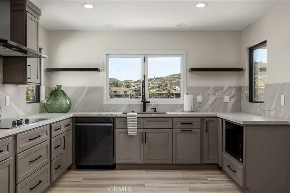 30240 Longhorn Canyon Lake, CA 92587