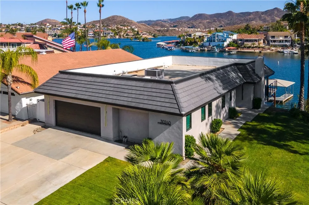30240 Longhorn Canyon Lake, CA 92587