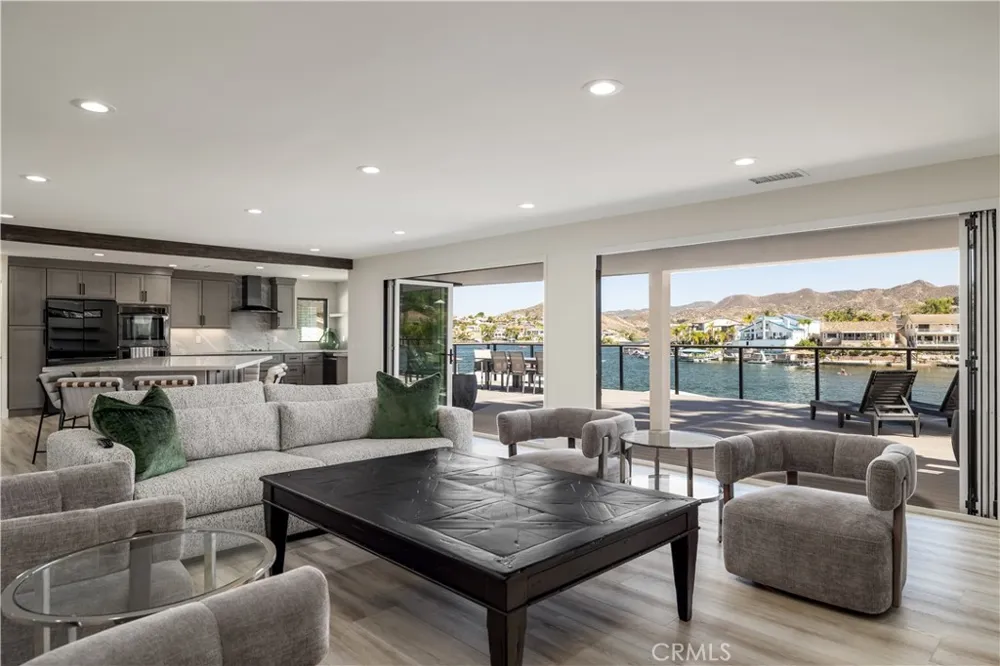 30240 Longhorn Canyon Lake, CA 92587