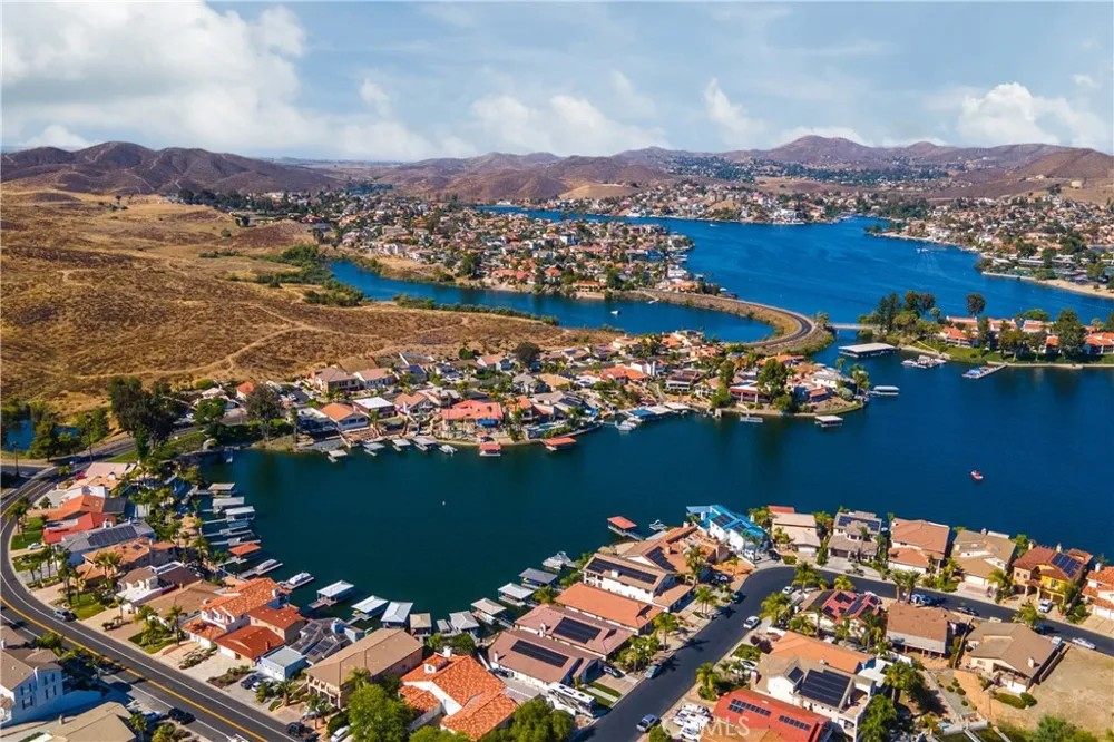 30240 Longhorn Canyon Lake, CA 92587