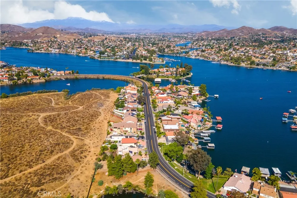 30240 Longhorn Canyon Lake, CA 92587