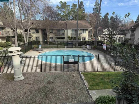 2564 Walnut Blvd