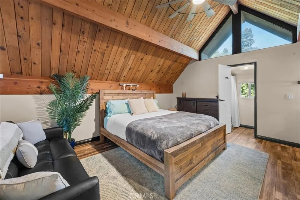30942 Old City Creek Running Springs, CA 92382