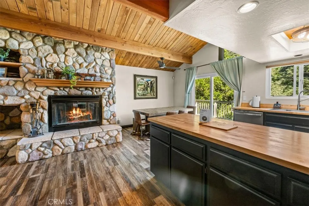 30942 Old City Creek Running Springs, CA 92382