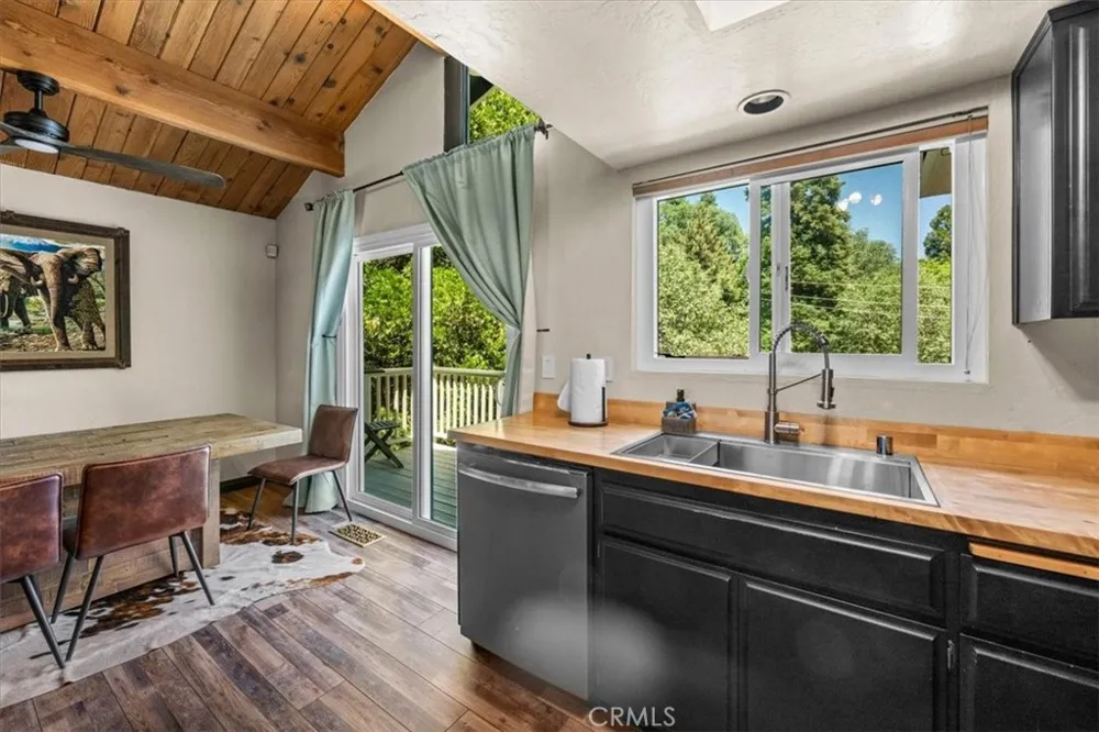 30942 Old City Creek Running Springs, CA 92382