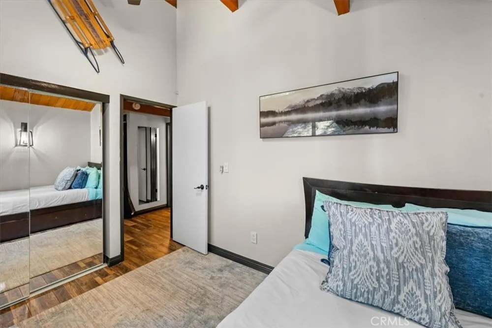 30942 Old City Creek Running Springs, CA 92382