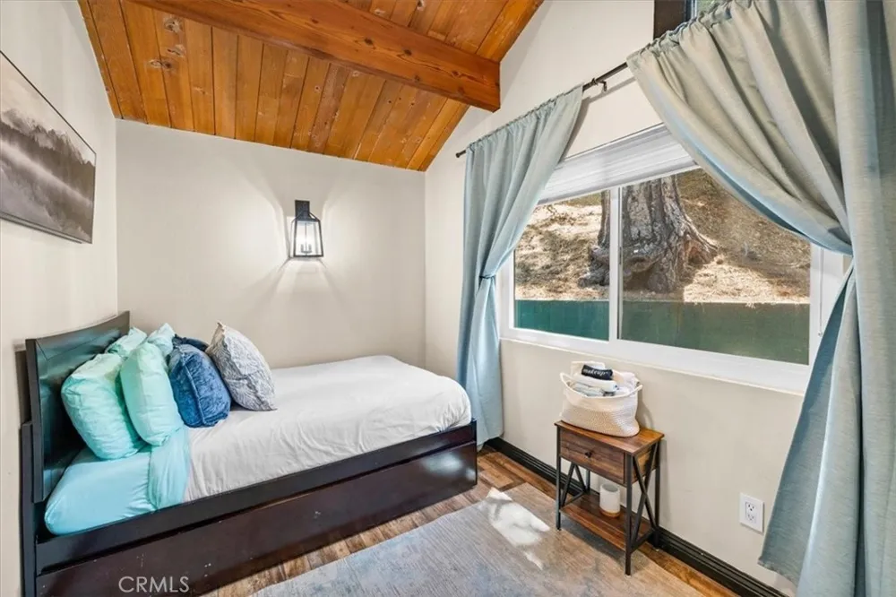 30942 Old City Creek Running Springs, CA 92382