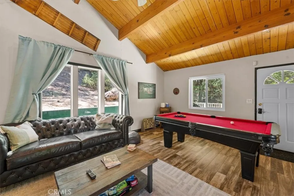 30942 Old City Creek Running Springs, CA 92382