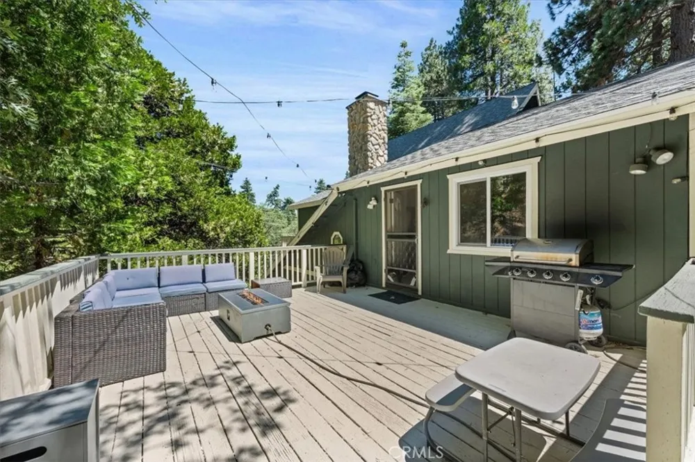 30942 Old City Creek Running Springs, CA 92382