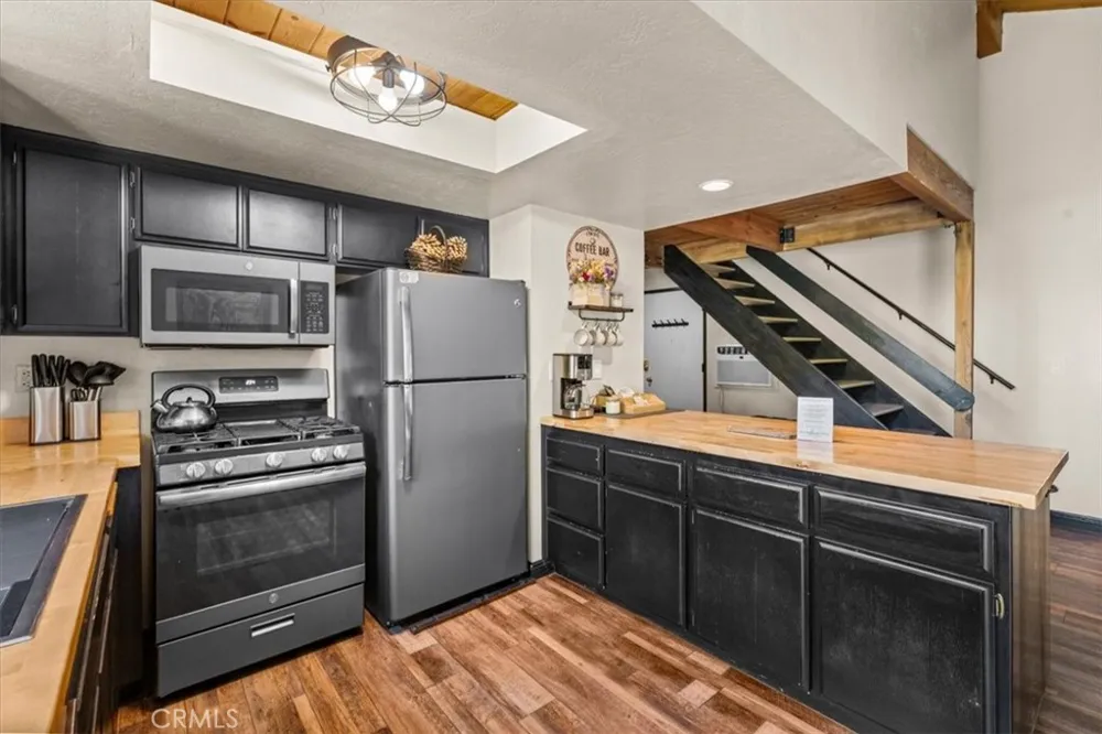 30942 Old City Creek Running Springs, CA 92382
