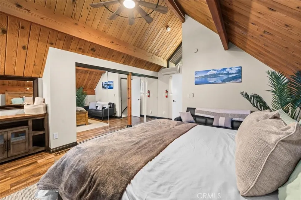 30942 Old City Creek Running Springs, CA 92382