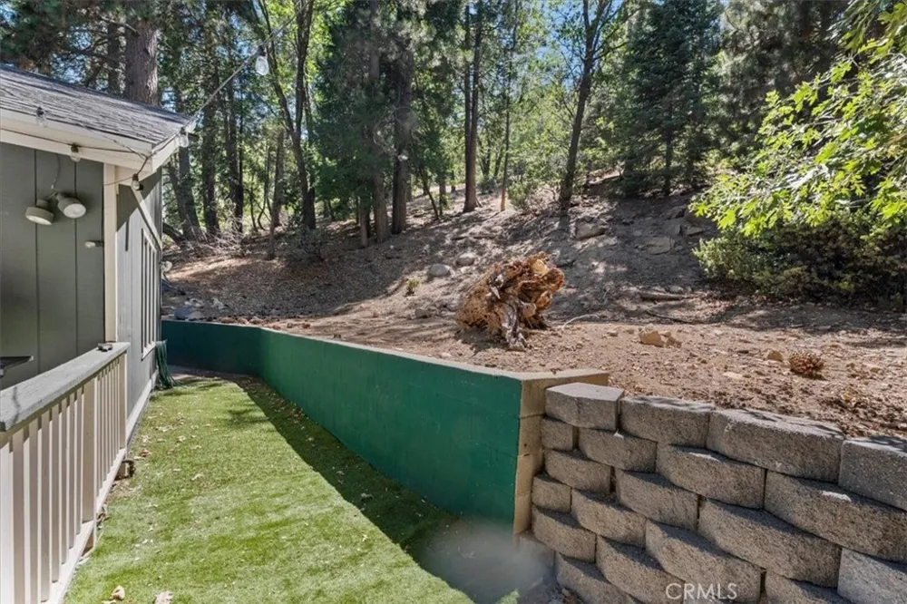 30942 Old City Creek Running Springs, CA 92382