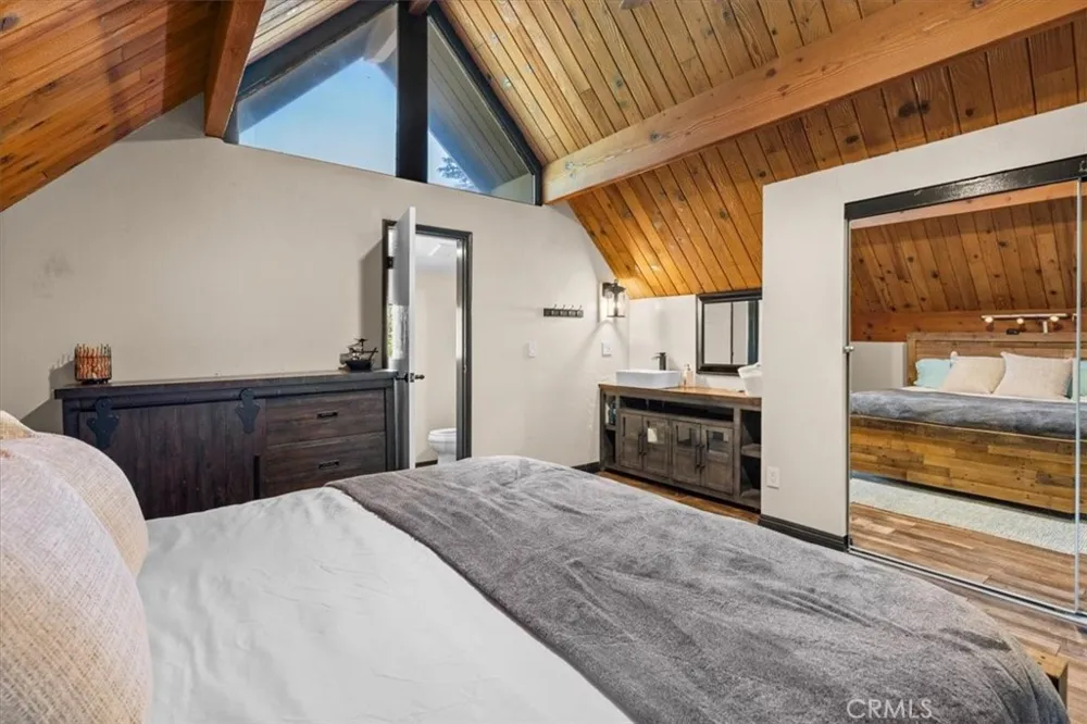 30942 Old City Creek Running Springs, CA 92382