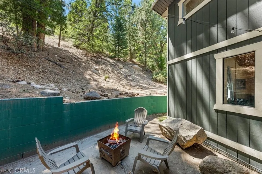 30942 Old City Creek Running Springs, CA 92382