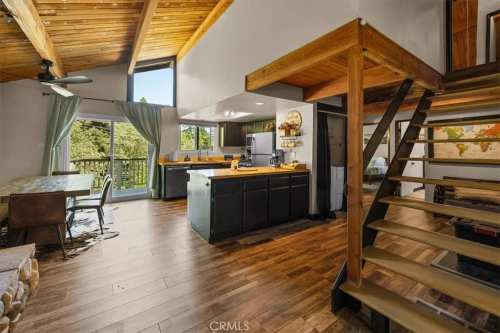 30942 Old City Creek Running Springs, CA 92382