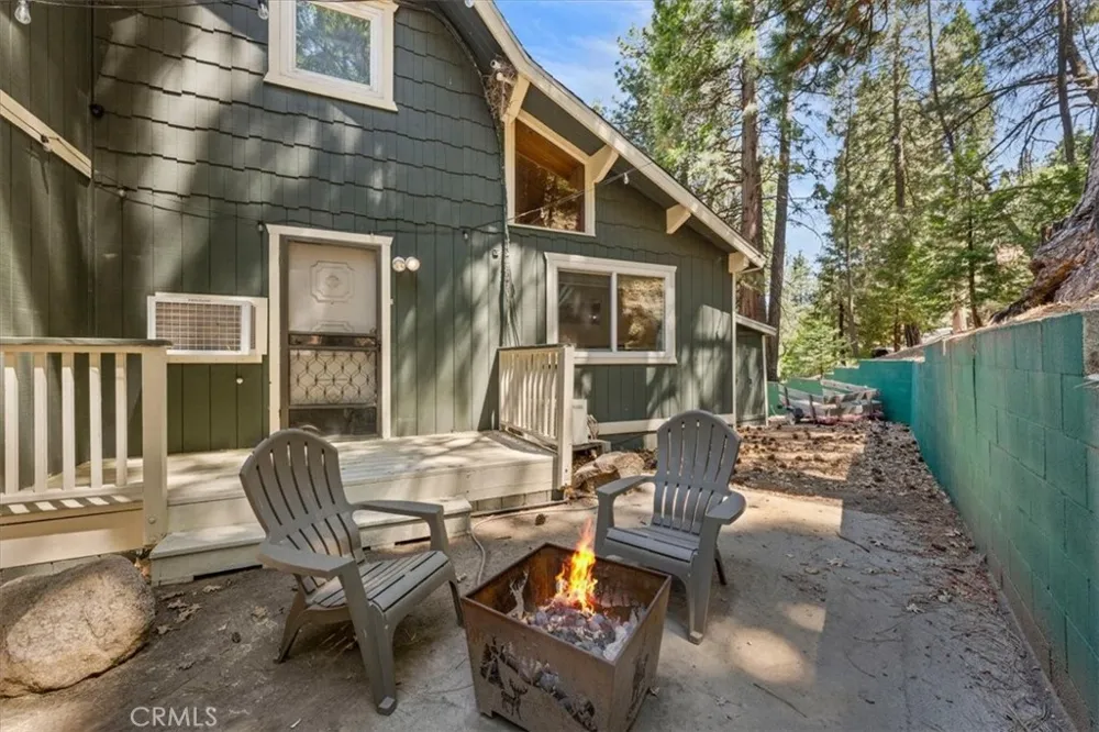 30942 Old City Creek Running Springs, CA 92382