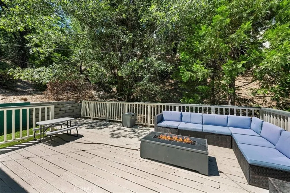 30942 Old City Creek Running Springs, CA 92382
