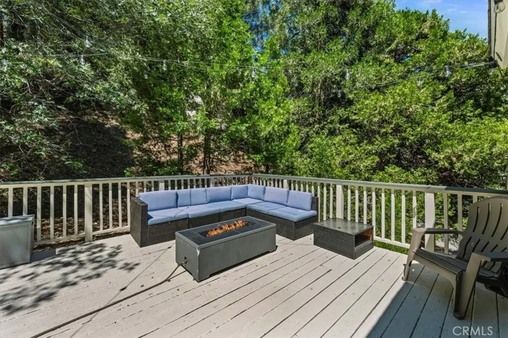 30942 Old City Creek Running Springs, CA 92382