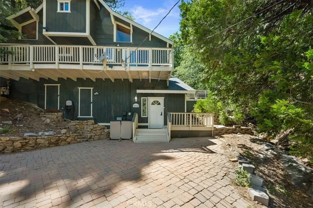 30942 Old City Creek Running Springs, CA 92382