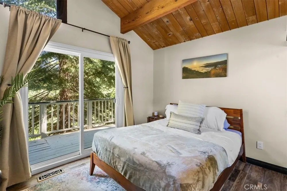 30942 Old City Creek Running Springs, CA 92382
