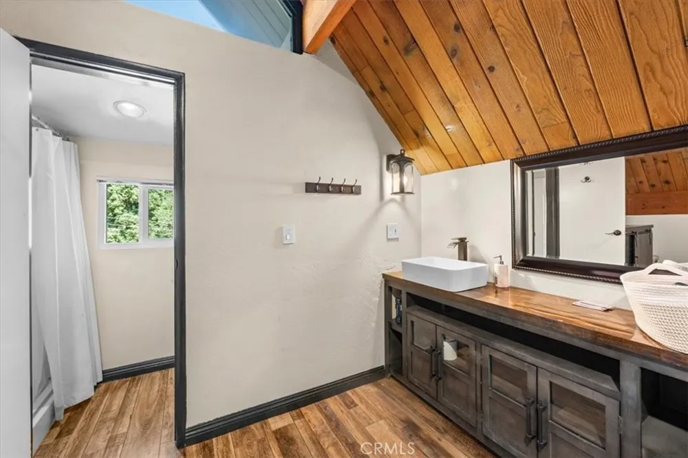 30942 Old City Creek Running Springs, CA 92382