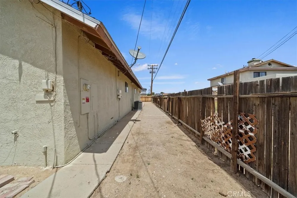 20548 Neuralia Road California City, CA 93505
