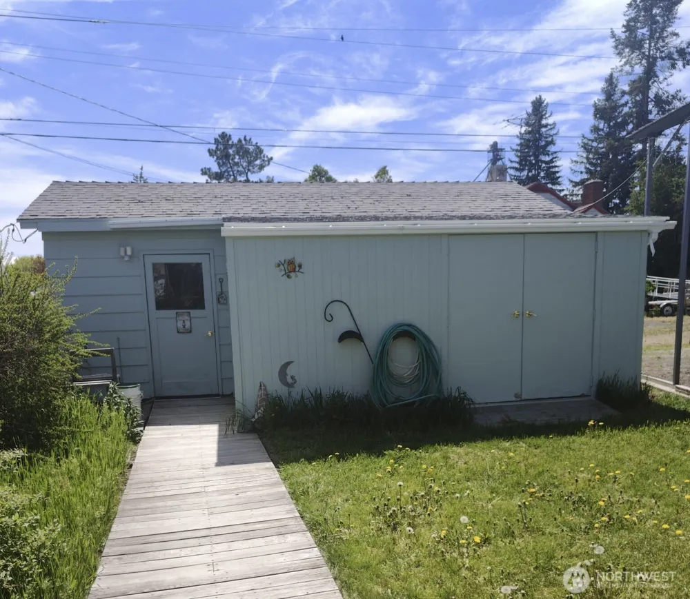711 Washington Davenport, WA 99122
