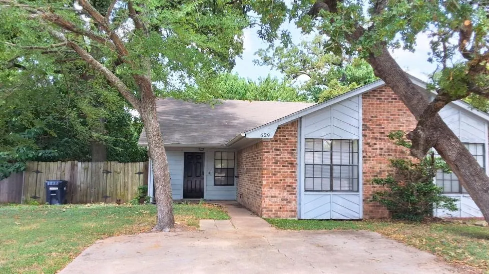 629 W Ridge Drive College Station, TX 77845