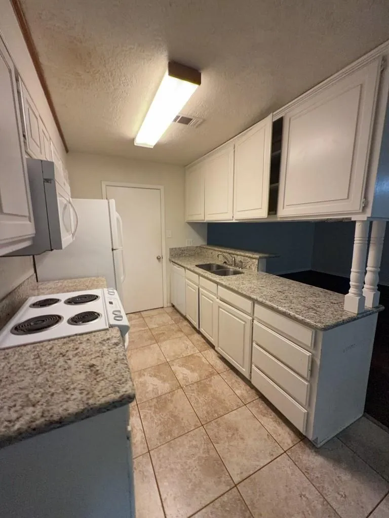 629 W Ridge Drive College Station, TX 77845