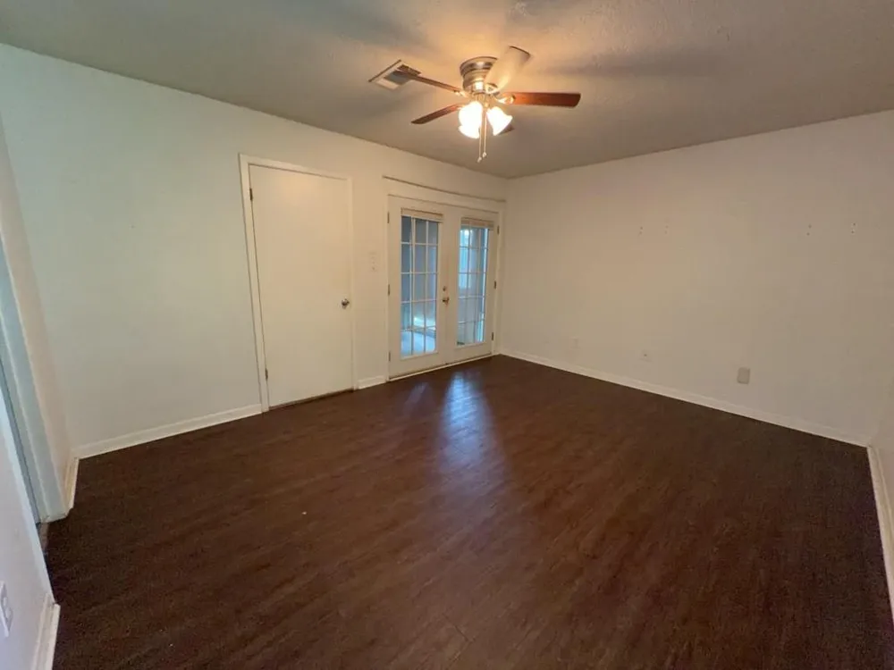 629 W Ridge Drive College Station, TX 77845