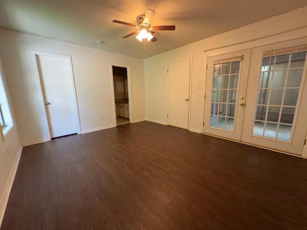 629 W Ridge Drive College Station, TX 77845