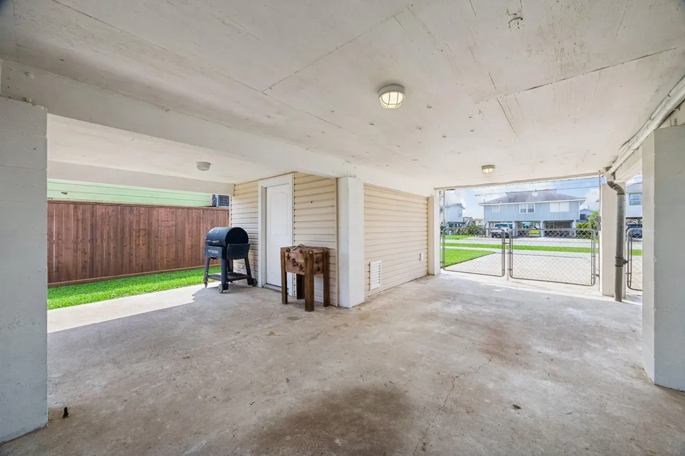 161 Barracuda Street Hitchcock, TX 77563