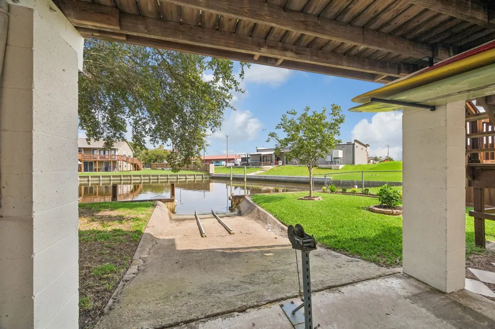 161 Barracuda Street Hitchcock, TX 77563