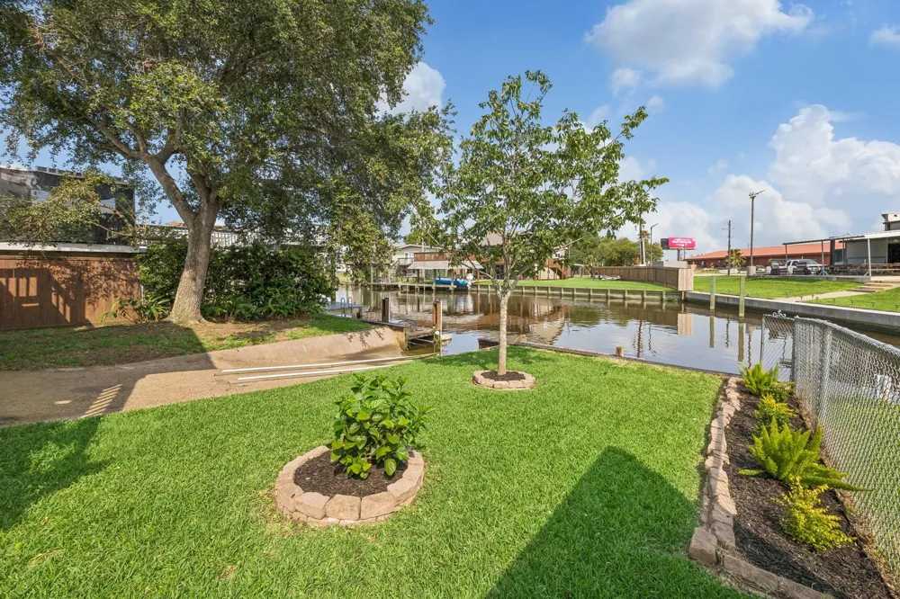 161 Barracuda Street Hitchcock, TX 77563