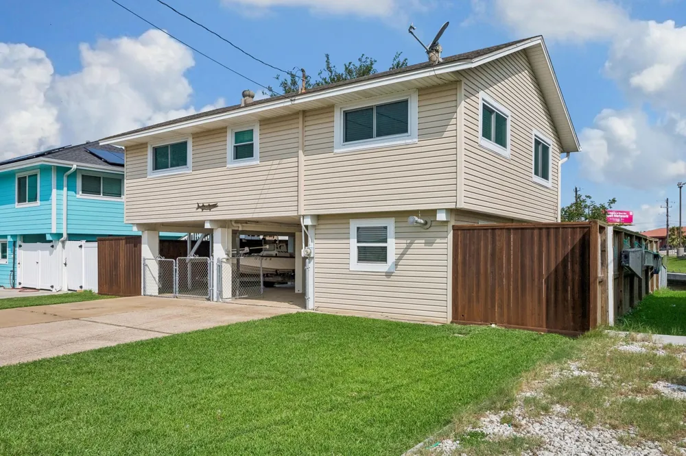 161 Barracuda Street Hitchcock, TX 77563