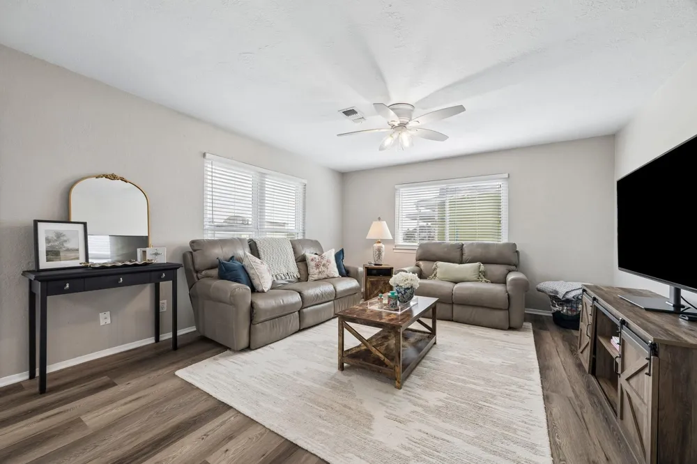 161 Barracuda Street Hitchcock, TX 77563