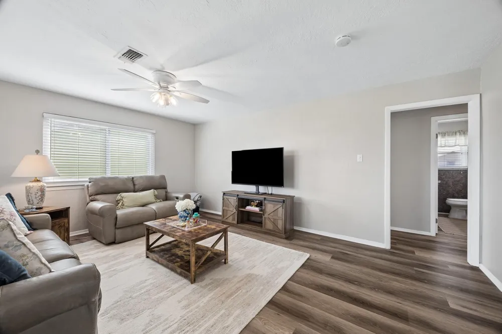 161 Barracuda Street Hitchcock, TX 77563