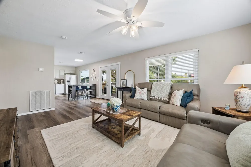 161 Barracuda Street Hitchcock, TX 77563