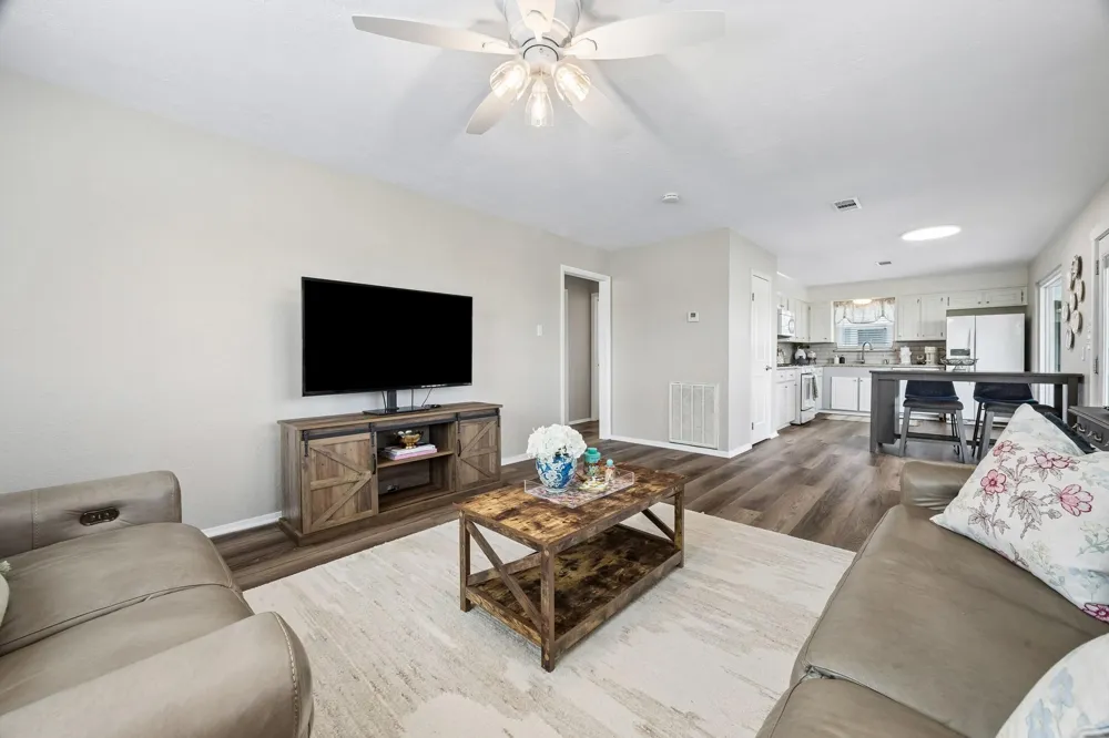 161 Barracuda Street Hitchcock, TX 77563