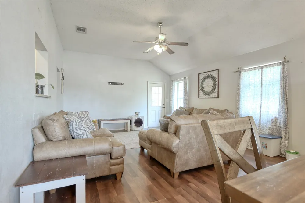 108 Wolf Lane Lacy Lakeview, TX 76705