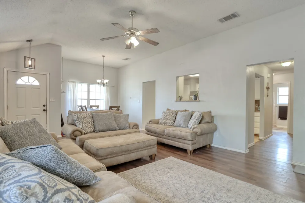 108 Wolf Lane Lacy Lakeview, TX 76705