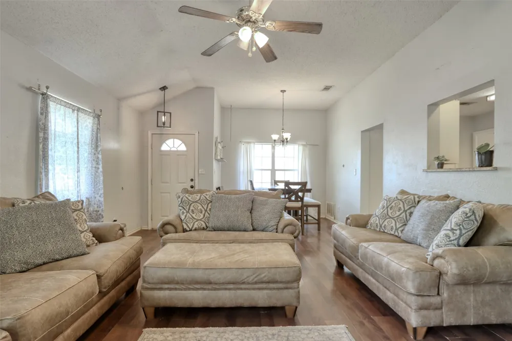 108 Wolf Lane Lacy Lakeview, TX 76705