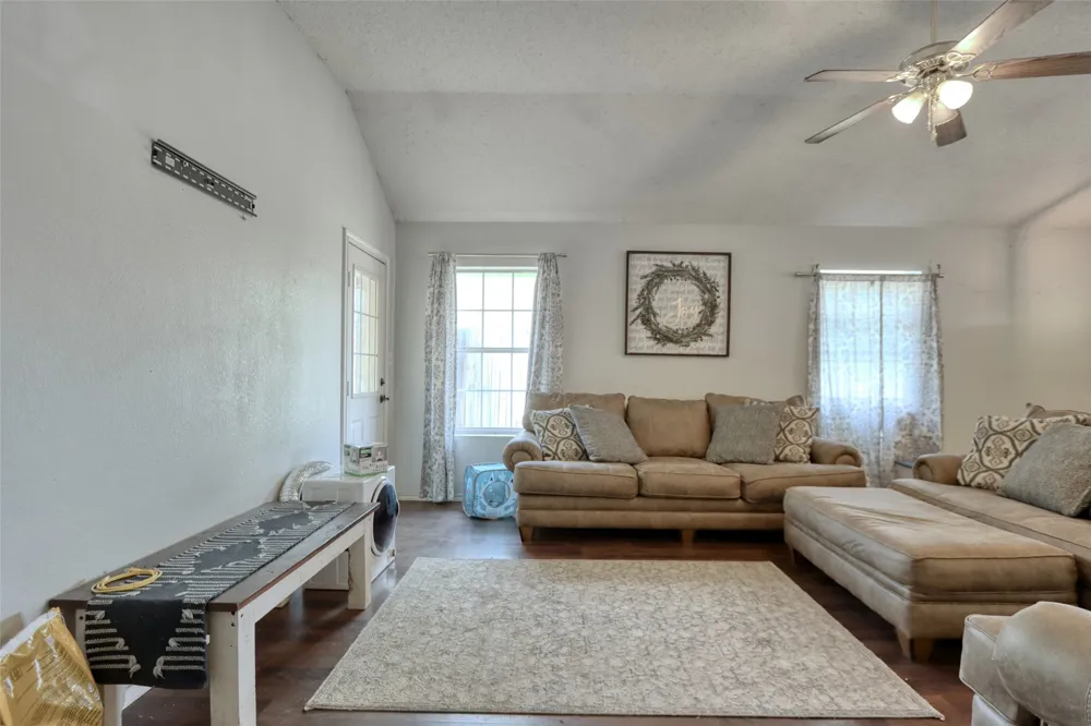 108 Wolf Lane Lacy Lakeview, TX 76705