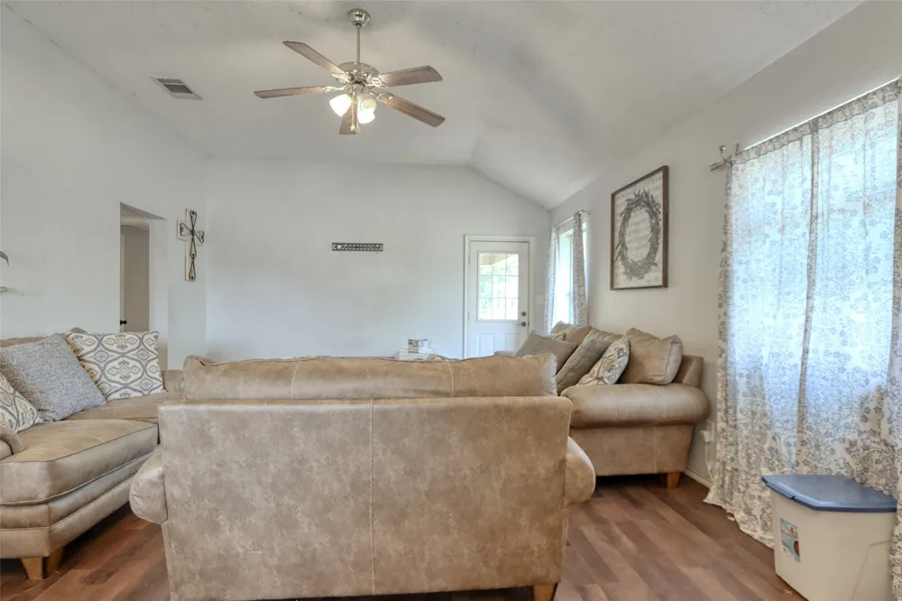 108 Wolf Lane Lacy Lakeview, TX 76705