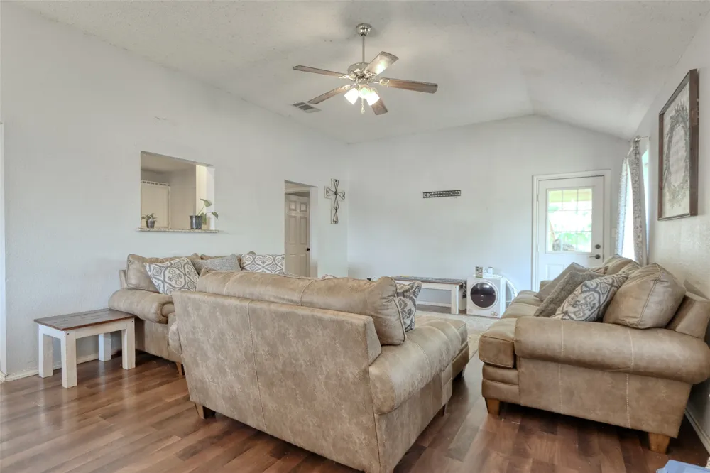 108 Wolf Lane Lacy Lakeview, TX 76705