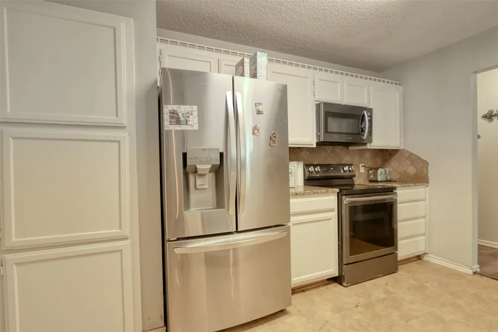 108 Wolf Lane Lacy Lakeview, TX 76705