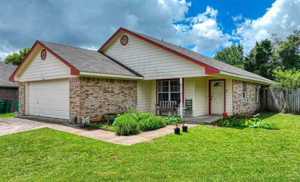 108 Wolf Lane Lacy Lakeview, TX 76705