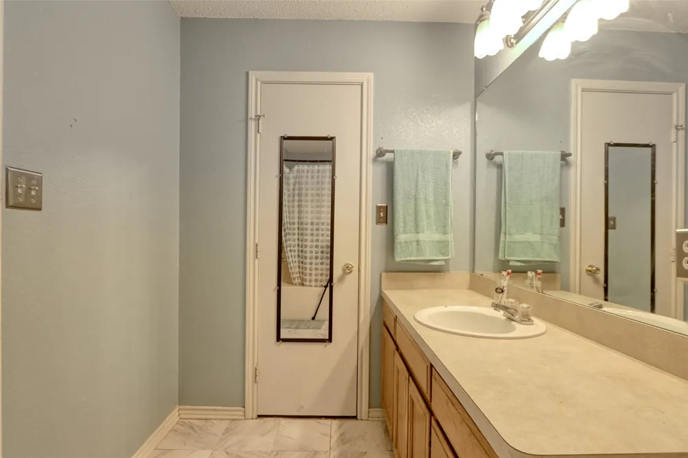 108 Wolf Lane Lacy Lakeview, TX 76705