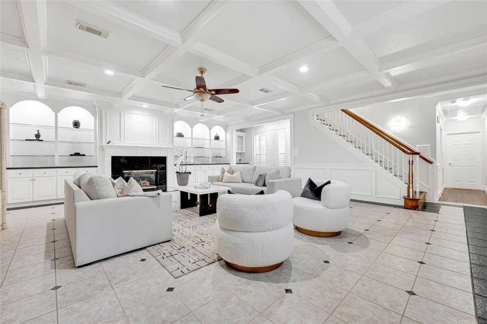 317 Avenue Of Oaks Street Houston, TX 77009